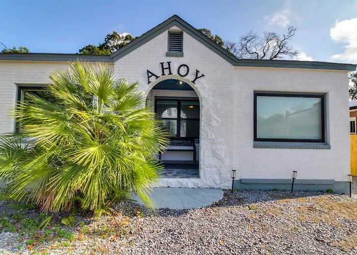5 Mi To Dtwn: Bright W/ Yard In Pensacola! * Pensacola