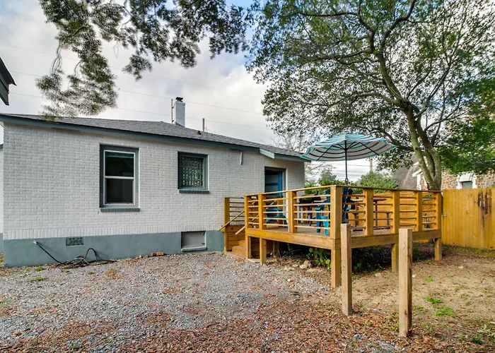 5 Mi To Dtwn: Bright W/ Yard In Pensacola! Holiday home Pensacola